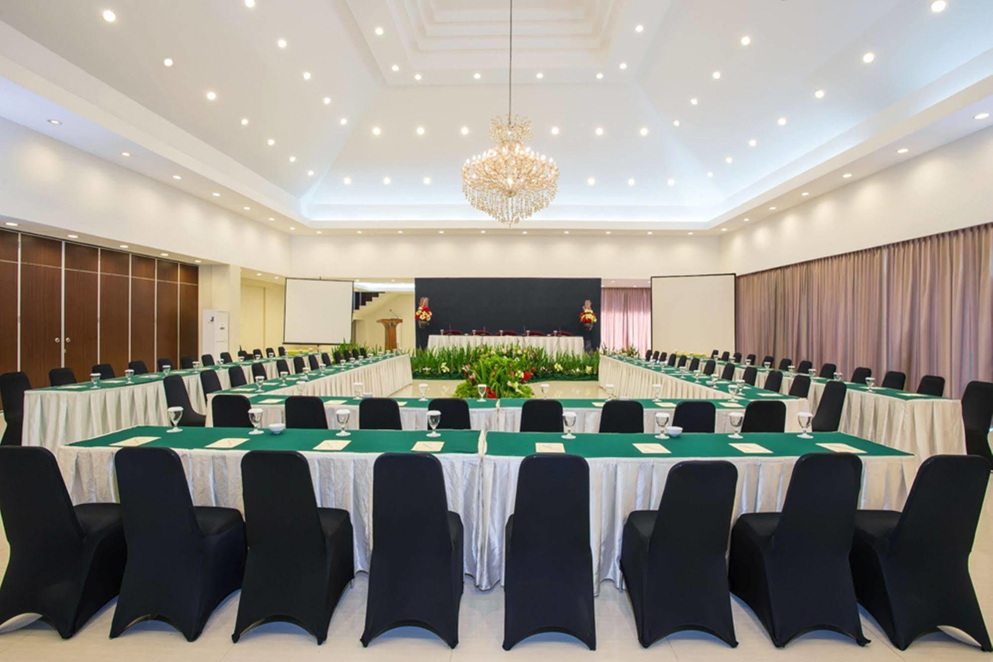 Grand Legi Hotel Mataram Exterior foto