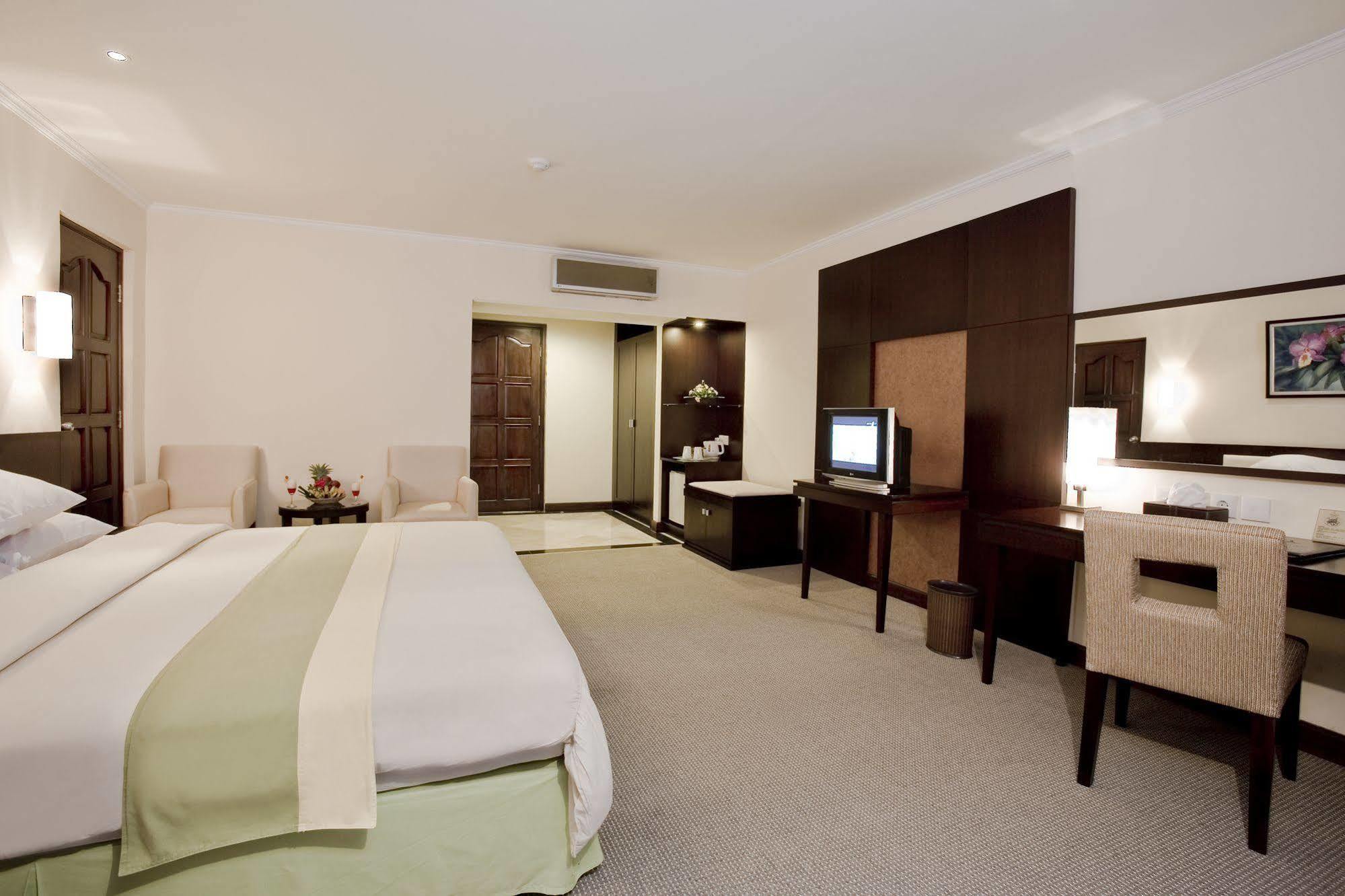 Grand Legi Hotel Mataram Exterior foto